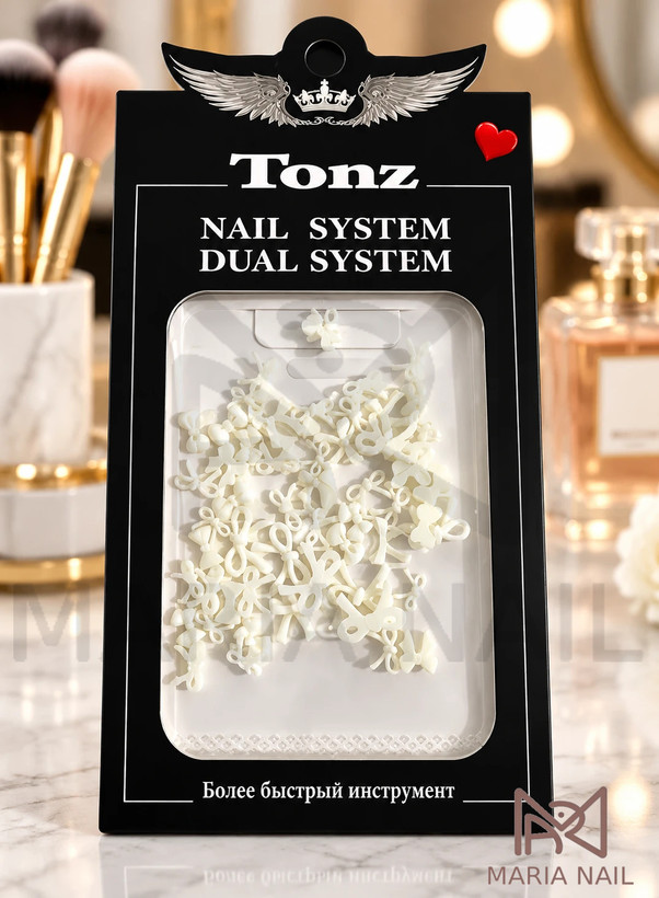 دیزاین ناخن سه بعدی طرح پاپیون مینیاتوری رنگ سفید برند Tonz ماریا نیل شاپ